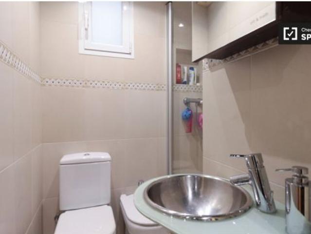 Acogedora habitación en alquiler en el apartamento de 3 dormitorios en La Dreta de l' Eixamp