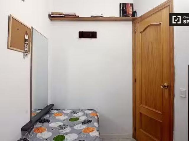Acogedora habitación en alquiler en san blas, madrid
