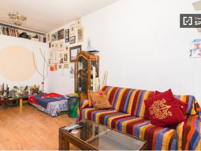 Acogedora habitación en apartamento de 3 dormitorios, Chueca