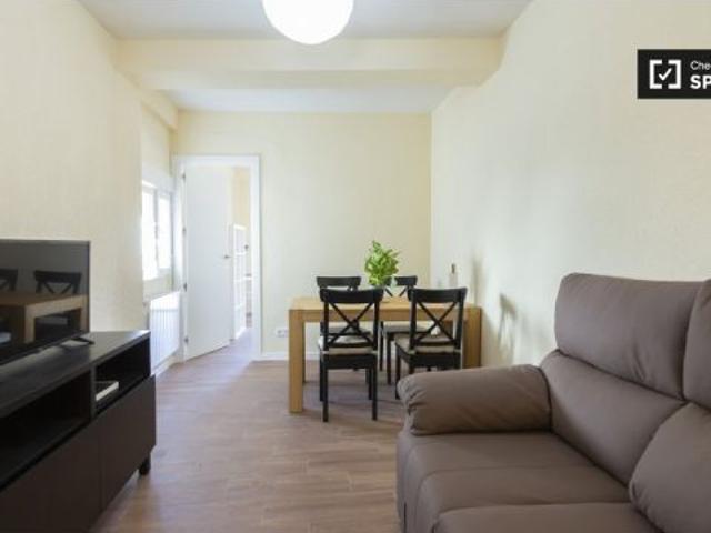 Acogedora habitación en apartamento de 3 dormitorios en Carabanchel