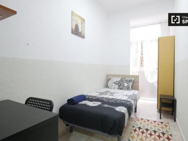 Acogedora habitación en piso de 4 dormitorios en Sant Martí, Barcelona