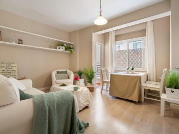 ACOGEDORA VIVIENDA CON TERRAZA EN LA PLAZA SAN SEBASTIAN ALQUILER DE LARGA TEMPORADA