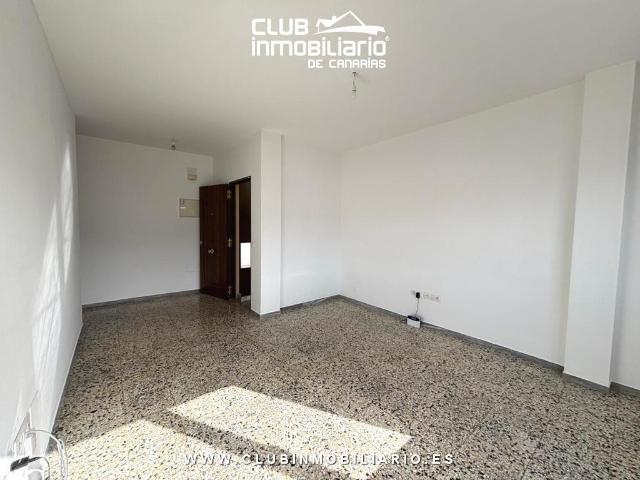 Acogedora y amplia vivienda de 3 habitaciones, sin amueblar, en la zona de El Chorrillo