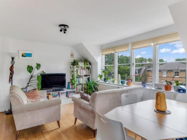 Acol Road, West Hampstead NW6, 2 bed flat to rent, £2,817 pcm | PrimeLocation