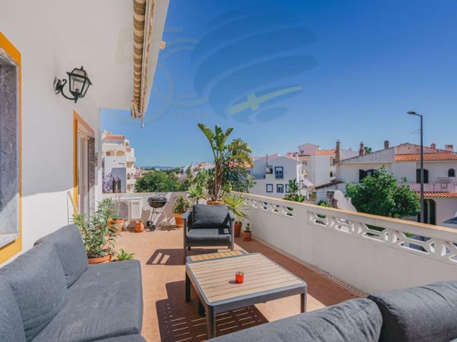 Acolhedor apartamento remodelado com estilo moderno, no centro de Ferragudo