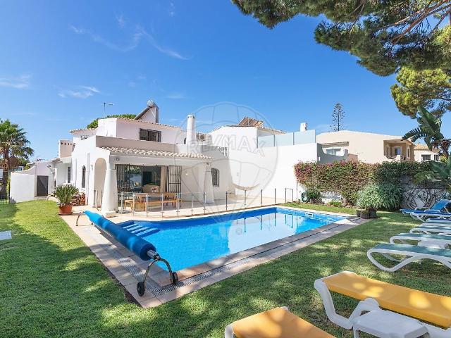 Acolhedora moradia em Vilamoura de 4 quartos com vista 180m² Quarteira