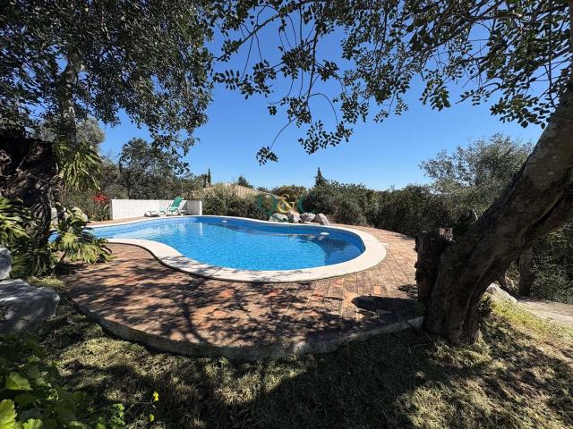 Acolhedora Moradia Térrea com 2 quartos e piscina, a apenas. 177m² São Brás De Alportel
