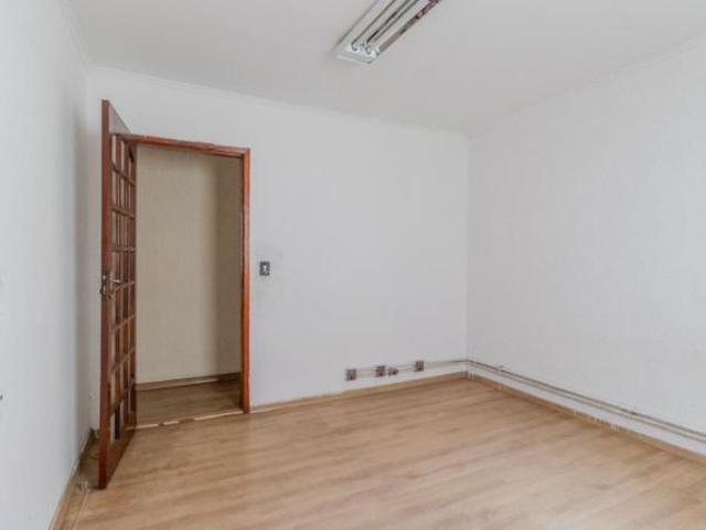 Versátil casa para venda em Vila Ema com 7 quartos, sendo 1 suíte, 450m²