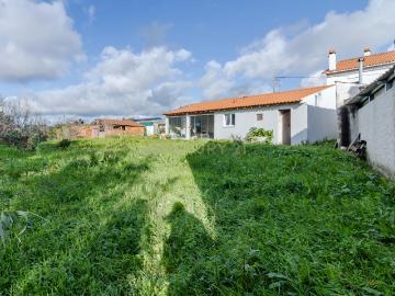 Aconchegante T1 com Jardim em Localização Privilegiada Barosa, Leiria
