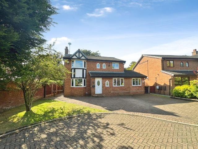 Acorn Close, Whitefield 4 bed detached house to rent £1,750 pcm £404 pw