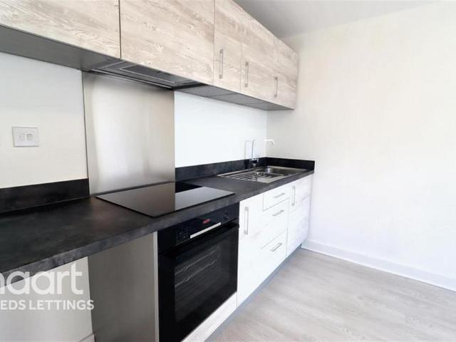 Acacia Fold 2 bed terraced house to rent £1,100 pcm £254 pw