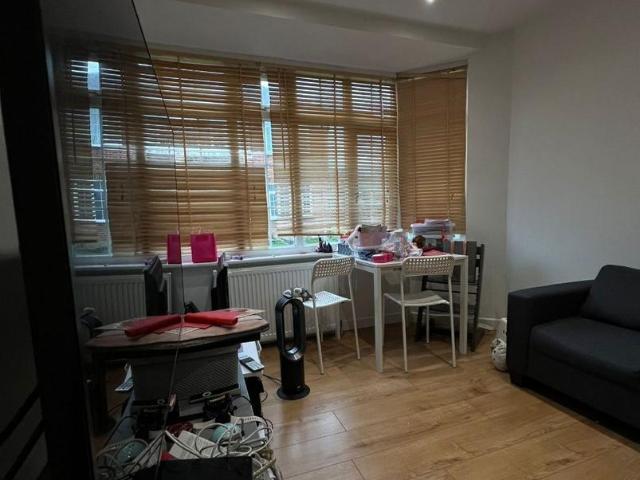 Acacia Lodge, 37 39 Torrington Park, London, N12 9TB, United Kingdom | 2 bed apartment for rent #115020680 | Rentberry