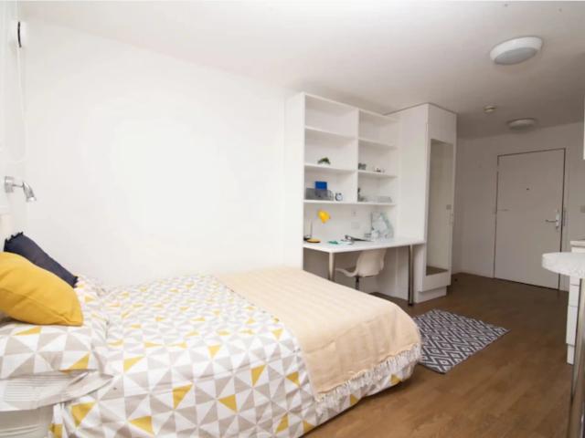 Academic House, London Has an Apartment