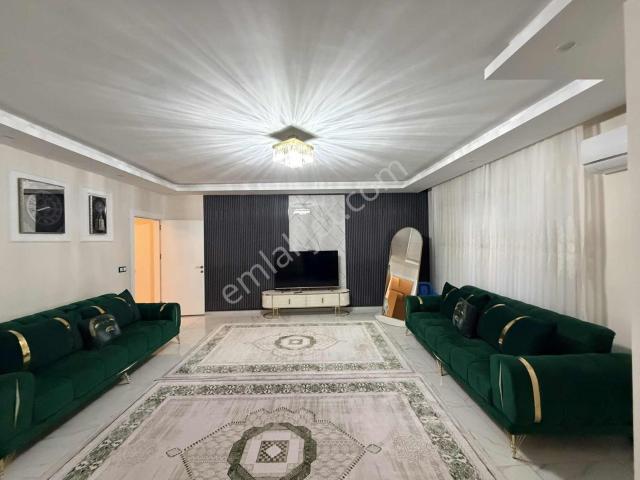 Acar Emlaktan Devrim Mah. Acil Satılık 3+1 185 M2 Lüks Daire