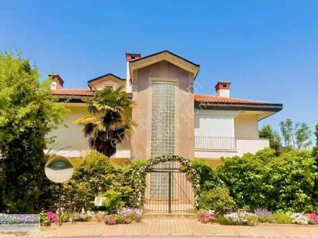 Acarkentte Manzaralı, Şerefiyesi Çok İyi, Kiralık Villa