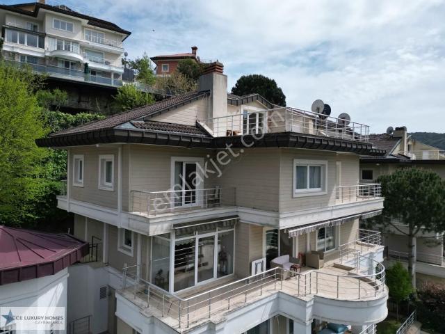 Acarkent'te Özel Girişli, Manzaralı Satılık Üst Tripleks Villa