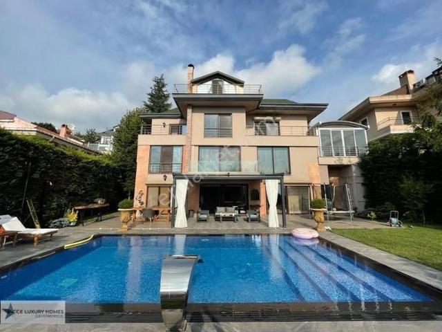 Acarkent'te Özel Güvenlikli Sokakta Satılık Villa