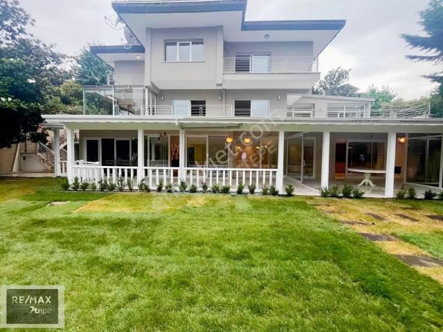 Acarkent'te Düz Girişli, Özel Havuzlu Ultra Lüks Satılık Villa