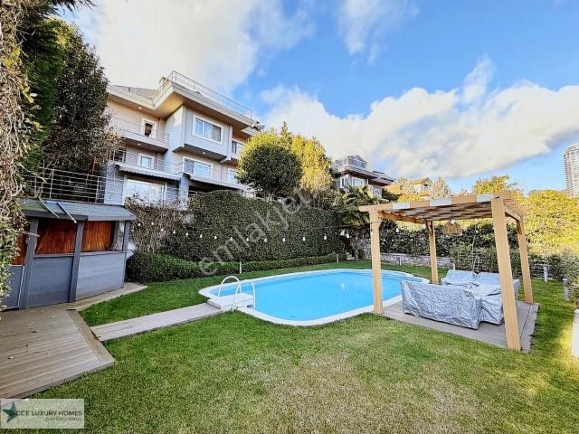 Acarkentte Güneycepheli Modern İç Mimarili Satılık Havuzlu Villa