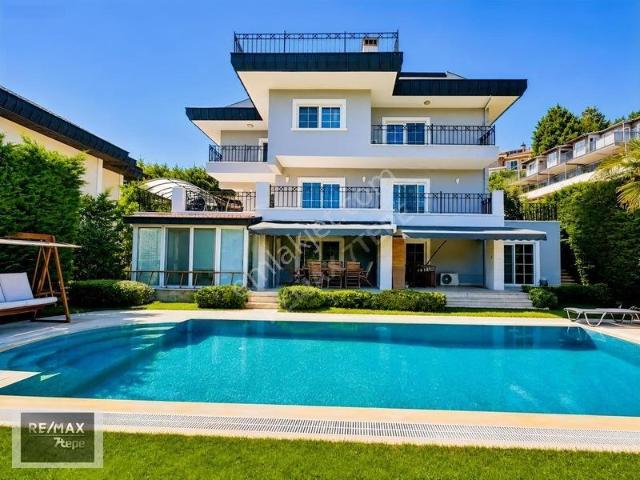 Acarkent'te Geniş Yaşam Alanlarına Sahip Kiralık C Tipi Villa