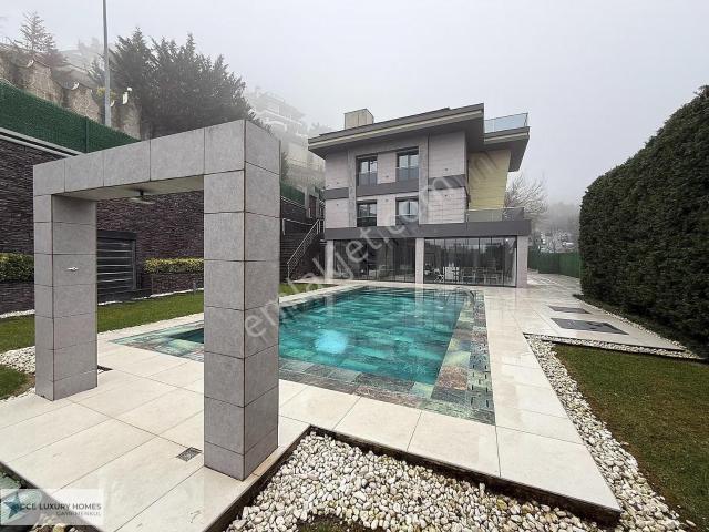 Acarkent'te Ticari/mesken Kullanımlı Lüks Satılık Villa.