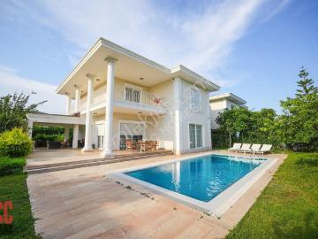 Acc Homes'tan Lara Hılls'te Eşyalı Kiralık Havuzlu 5+1 Villa