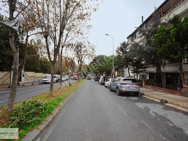 Acce'den Florya Basınköyde 4+1 Bahçe Katı Satılık Daire