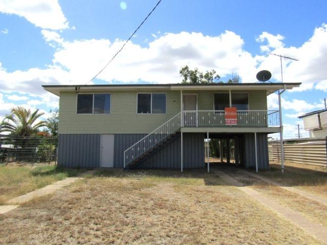 ACCESS BOTH SIDES TO LARGE BACKYARD 809 SQ M BLOCK MODERN KITCHEN & BATHROOM