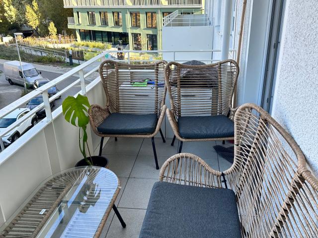 Accessible Spandau Apartment by Havel River – Play Areas, Wellness, Shops & Great Transport