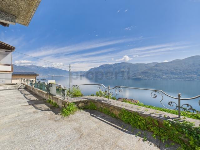 Accogliente casa unifamiliare con vista mozzafiato sul Lago Maggiore a Brissago