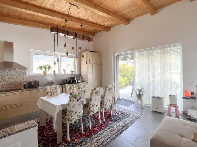 ACCOGLIENTE DUPLEX DI 4.5 LOCALI CON AREA ESTERNA A MAGLIASO