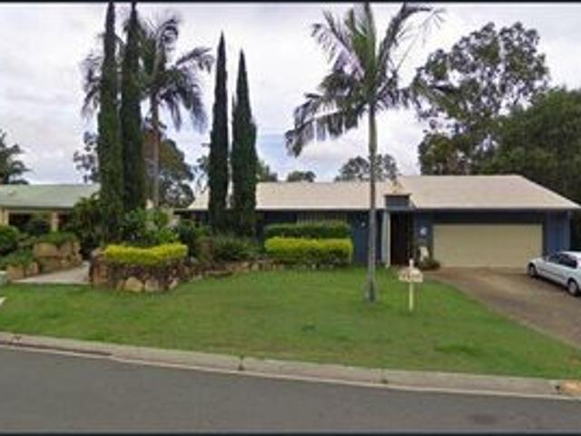 Accommodation, meals, electricity and water provided on the beautiful house at the gold coast