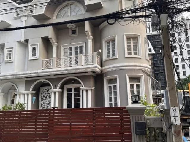 AccomA Home Office 4 BR Townhouse in Lumphini AA43517