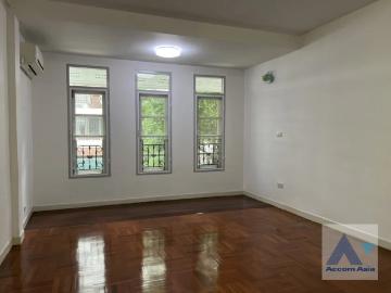 AccomA Pet friendly,Home Office,Fully Furnished 4 BR Townhouse in Thung Maha Mek AA43939