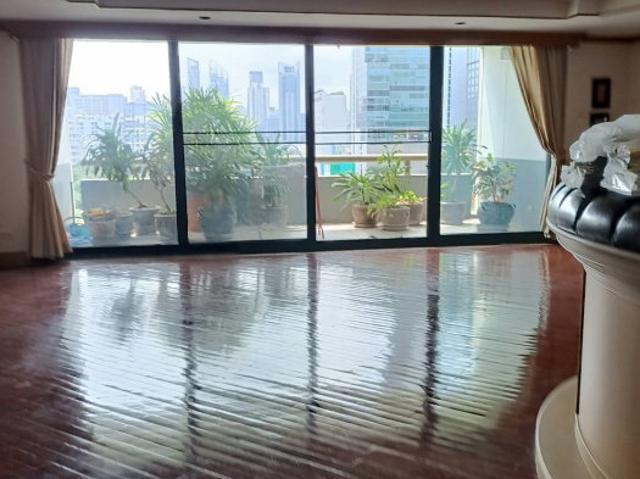 AccomA Wide Balcony with Open City View AA44775