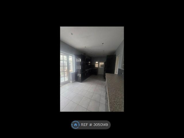 Ace Of Hearts Bungalow, Widnes WA8, 4 bed bungalow to rent, £1,800 pcm | PrimeLocation