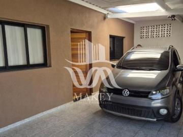 Aceita financiamento. Casa de 3 dormitórios, sala ampla, cozinha planejada e edícula, 128m². No Ouro