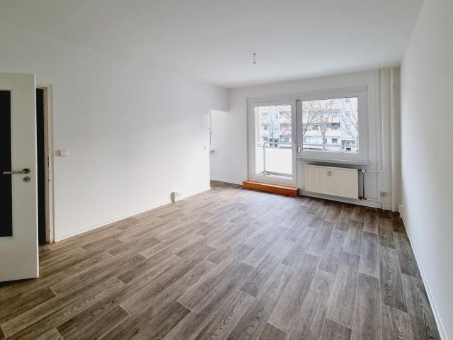 Achtung Baustelle! ? Wir renovieren! 1 Zimmer Wohnung im Erdgeschoss mit Balkon und Dusche!