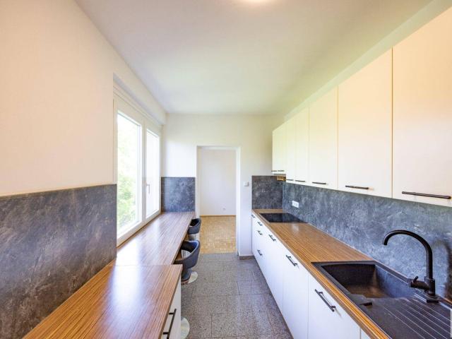 ACHTUNG STARKE PREISREDUKTION Traumhafter Ausblick Heller, moderner Familienwohntraum mit Loggia & Klimaanlage