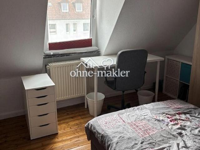 Achtung: WG Zimmer! 2 private Zimmer plus Wohnzimmer für je 430 € Warmmiete