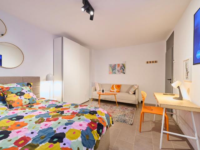 Achtzig qm, Freiheit so schön, Essen Amsterdam Apartments for Rent