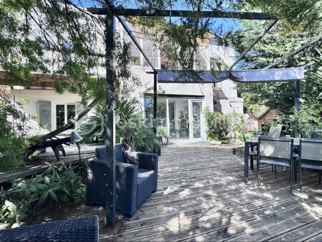 Achat d'une Maison de caractère rénovée 179 m² 4 chambres Terrain arboré avec piscine à Toulon