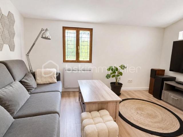 ACHAT d'une Maison rénovée avec charme, jardin, terrasse et garage 2 Chambres à Mazaugues 83136 proche centre
