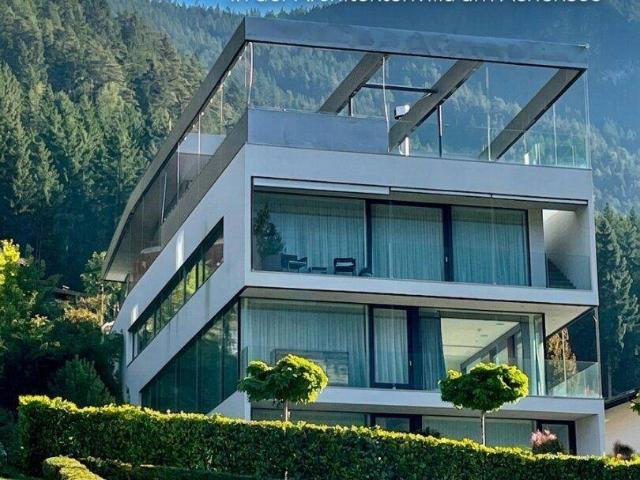 Achensee: Luxuswohnung in der Architektenvilla der Superlative – Top W1 mit Seeblick, ca. 135 m² Wohnfläche, ca. 160 m² Privatgarten, ca. 25,18 m² Balkon & 2 Tiefgaragenstellplätze inklusive