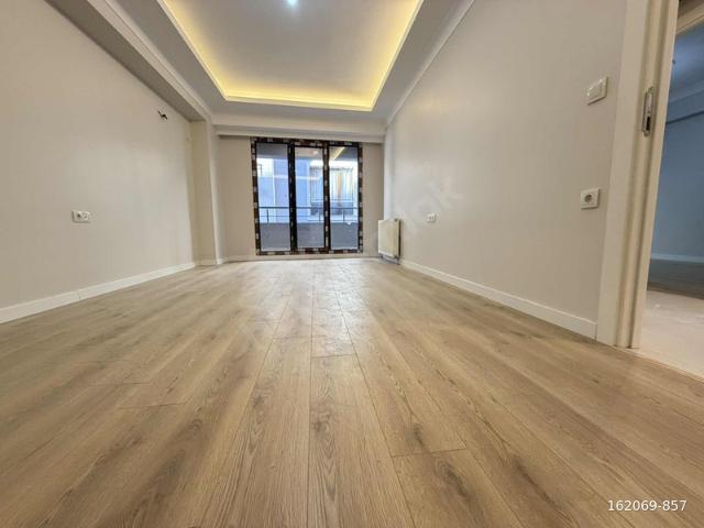 ACİLL ADLİYE METRO METROBÜSE 8DK VATAN CADDESi DİBİNDE 2+1 100m2