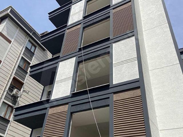 ACİLLL ÇARŞIYA MARMARAYA YAKIN KATTA TEK İKİ BALKONLU LÜX 3+1