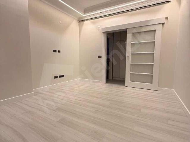 ACIBADEMDE SIFIR BİNADA METROYA YAKIN ARAKATTA KİRALIK 2+1 DAİRE