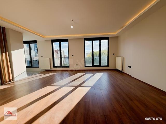 ACIBADEMDE SIFIR BİNADA, YÜKSEK TAVANLI, 160 m2 SATILIK DUBLEKS