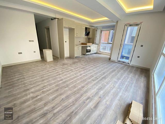 ACIBADEM'DE 3+1 SIFIR ARAKAT OTOPARKLI DAİRE
