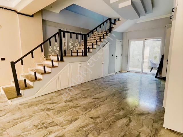 Acil nezir Gm'den Osmaniye Mahallesinde Satılık Triplex